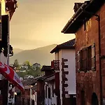 Du Pelerin De Charme En Pierre Avec Vue Sur Les Montagnes Hostel Saint-Jean-Pied-de-Port
