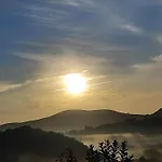 Du Pèlerin- De Charme En Pierre Avec Vue Sur Les Montagnes