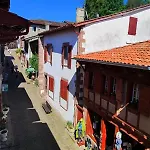 Du Pèlerin- De Charme En Pierre Avec Vue Sur Les Montagnes Auberge de jeunesse *