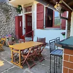 Auberge de jeunesse Du Pèlerin- De Charme En Pierre Avec Vue Sur Les Montagnes Saint-Jean-Pied-de-Port