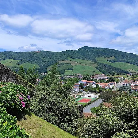 Du Pelerin De Charme En Pierre Avec Vue Sur Les Montagnes Hostel Saint-Jean-Pied-de-Port