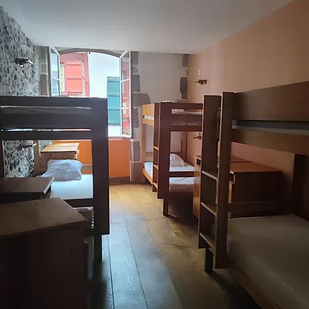 Hostel Du Pelerin De Charme En Pierre Avec Vue Sur Les Montagnes