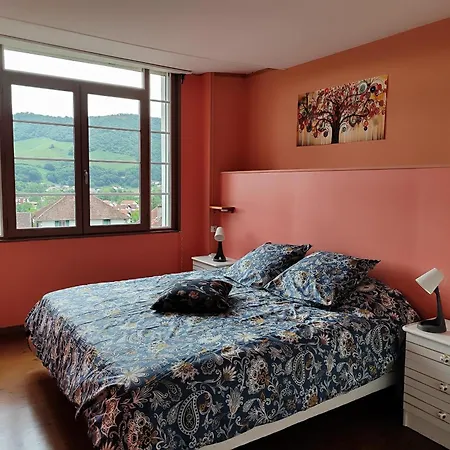 Du Pelerin De Charme En Pierre Avec Vue Sur Les Montagnes *