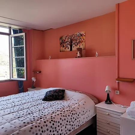 Hostel Du Pelerin De Charme En Pierre Avec Vue Sur Les Montagnes *