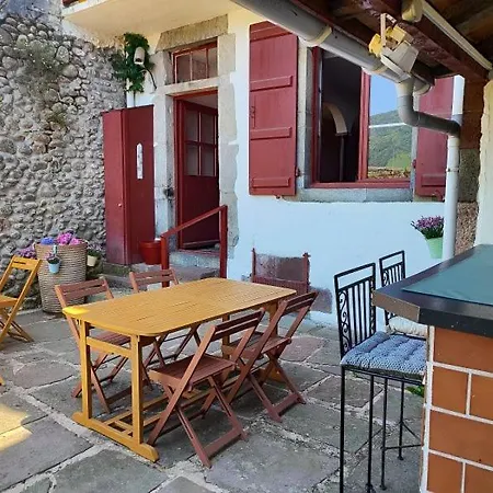 Hostel Du Pelerin De Charme En Pierre Avec Vue Sur Les Montagnes Saint-Jean-Pied-de-Port