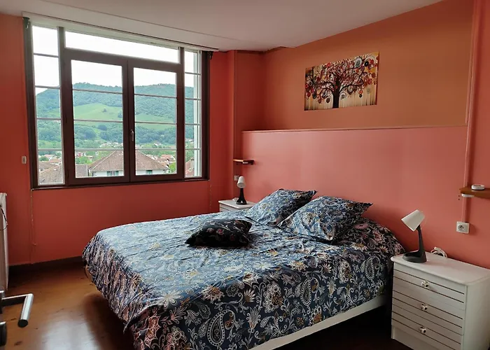 Du Pelerin De Charme En Pierre Avec Vue Sur Les Montagnes *